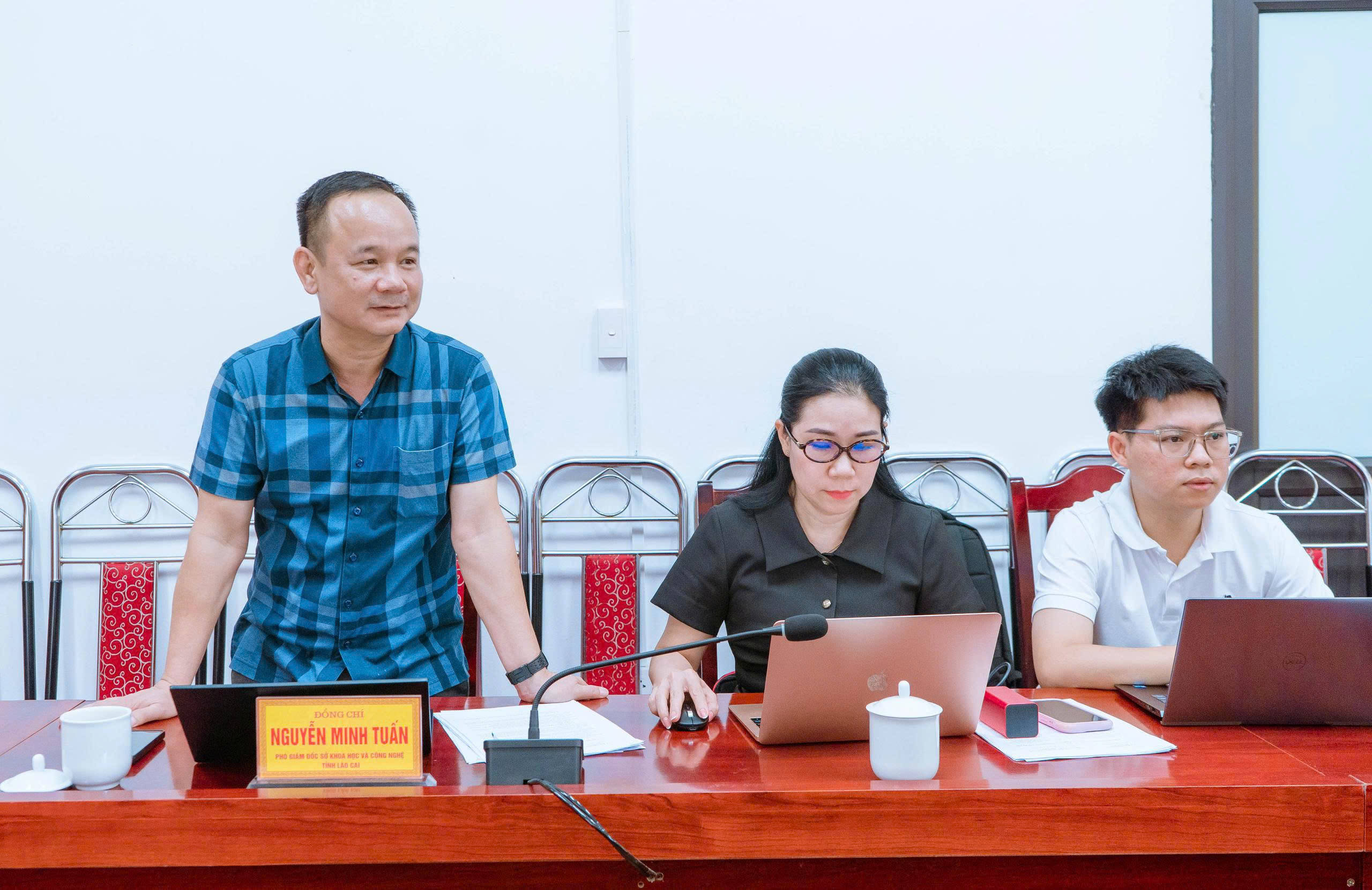 HỌP BÀN THÁO GỠ KHÓ KHĂN TRONG TRIỂN KHAI THỰC HIỆN CÔNG TÁC CHUYỂN ĐỔI SỐ TRÊN ĐỊA BÀN XÃ CAO SƠN